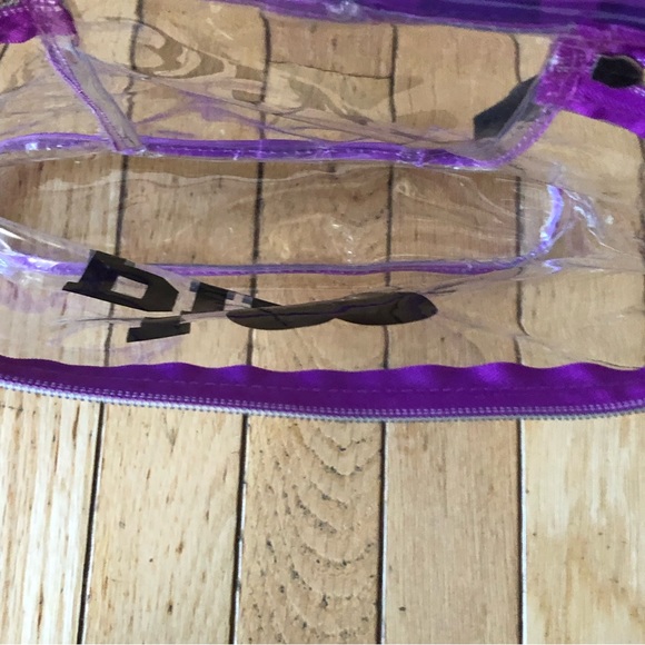 Donating! HP🎉 PINK VS makeup 💄 bag! - Picture 6 of 7